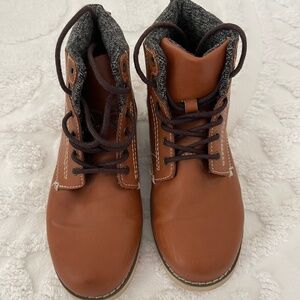 CAT&JACK CHILDS HIGH TOP SHOE